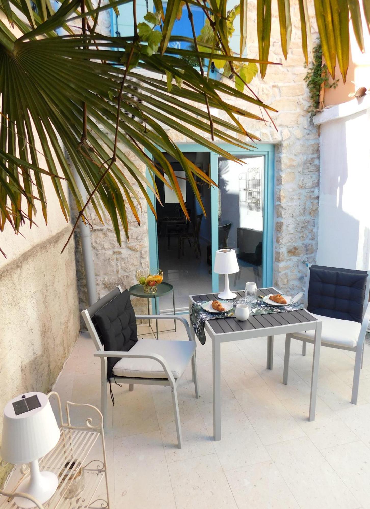 Bezauberndes Steinhaus Mit Garten In Der Altstadt Von روفينج المظهر الخارجي الصورة
